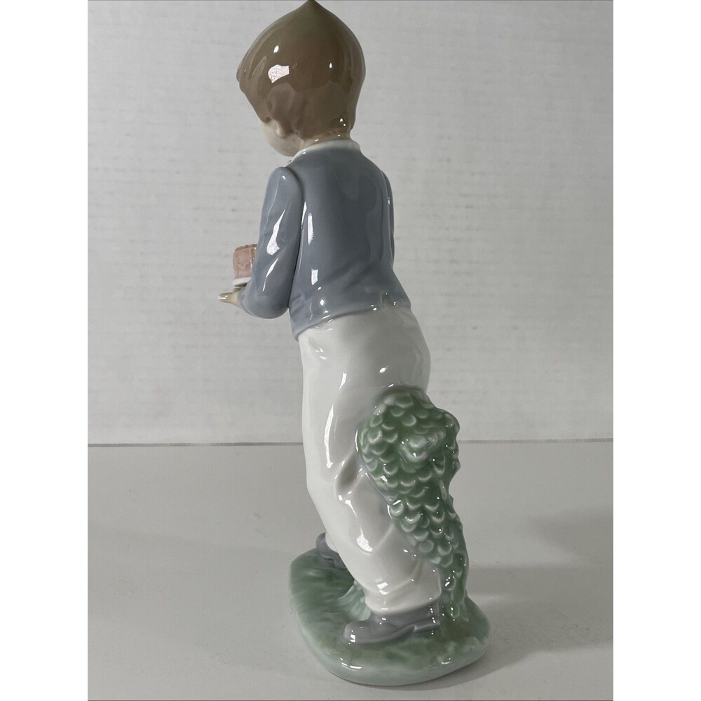 Vintage Lladro Nao #1131 Boy with Cake 1990 Spain 8" Excellent Condition - Picture 3 of 5